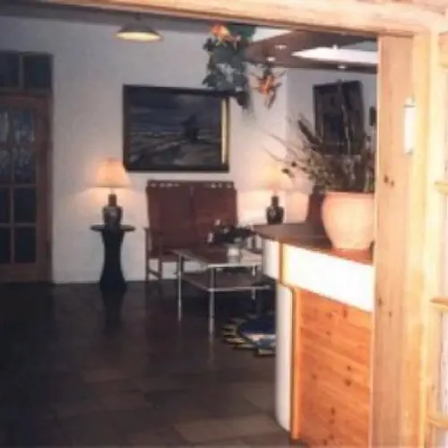 Ośrodek Wypoczynkowy Ż&oacute;łty Dworek Mielno Świerczewskiego 24