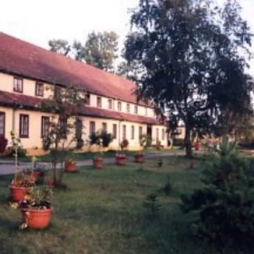 Ośrodek Wypoczynkowy Ż&oacute;łty Dworek Mielno Świerczewskiego 24