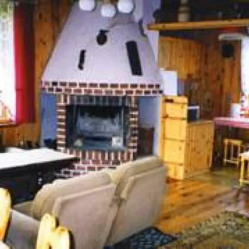 parter - pok&oacute;j dzienny z kominkiem