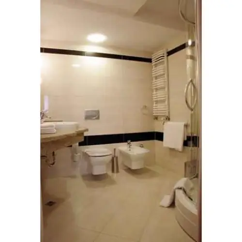 Hotel ***+ z Centrum Rehabilitacyjnym Malinowy Zdr&oacute;j - Solec SPA Solec-Zdr&oacute;j Leśna 7