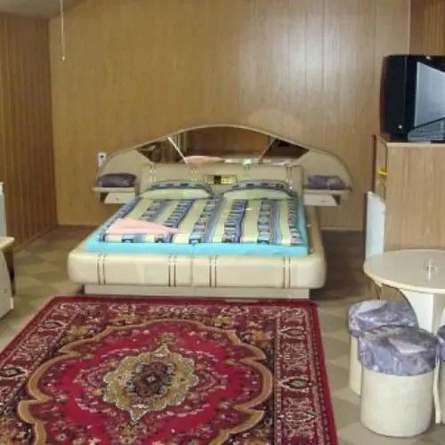 Usługi Hotelarsko- Gastronomiczne POD LASEM Warszawa Czeremchowa 38a i 38b