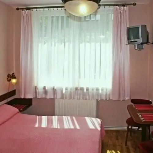 Pok&oacute;j 2 osobowy z łazienką