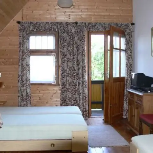 Gospodarstwo Agroturystyczne Sarnak. Obiekt oferujący wyżywienie. Podg&oacute;rzyn Zachełmie 43