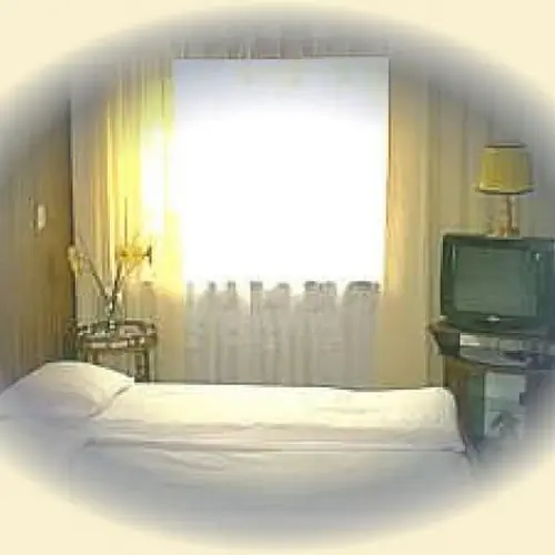 Zajazd Turystyczny Magnolia Pomiech&oacute;wek Modlińska 1