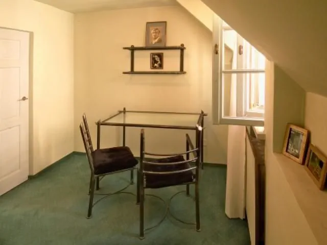 Pok&oacute;j do pracy w Apartamencie 21