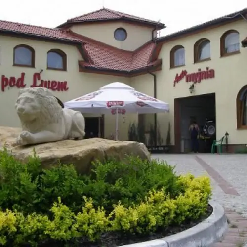 Restauracja, noclegi Pod lwem Gr&oacute;dk&oacute;w Zwycięstwa 18a