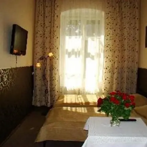 Hotel ** Polonia Namysł&oacute;w Obrońc&oacute;w Pokoju 28