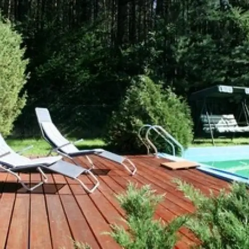 taras przy basenie