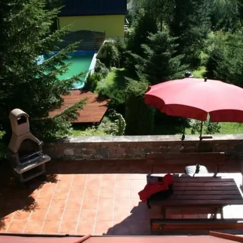 taras przy domu i basen