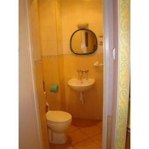 Tanie pokoje , kwatery pracownicze F-ra VAT Ł&oacute;dź Rynek Nowosolna 3