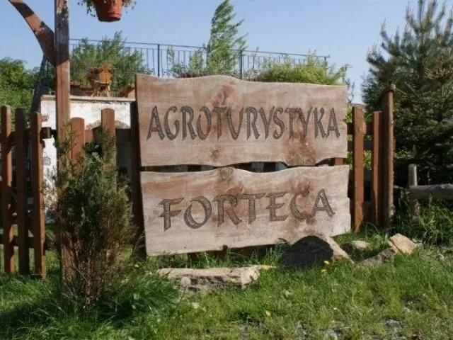 Agroturystyka Forteca Dzierżoni&oacute;w Uciech&oacute;w, ul. Wrocławska 12