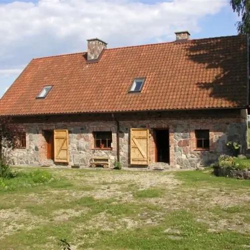 dom od strony podw&oacute;rka