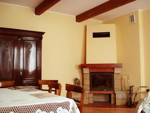 pok&oacute;j 3 osobowy z kominkiem