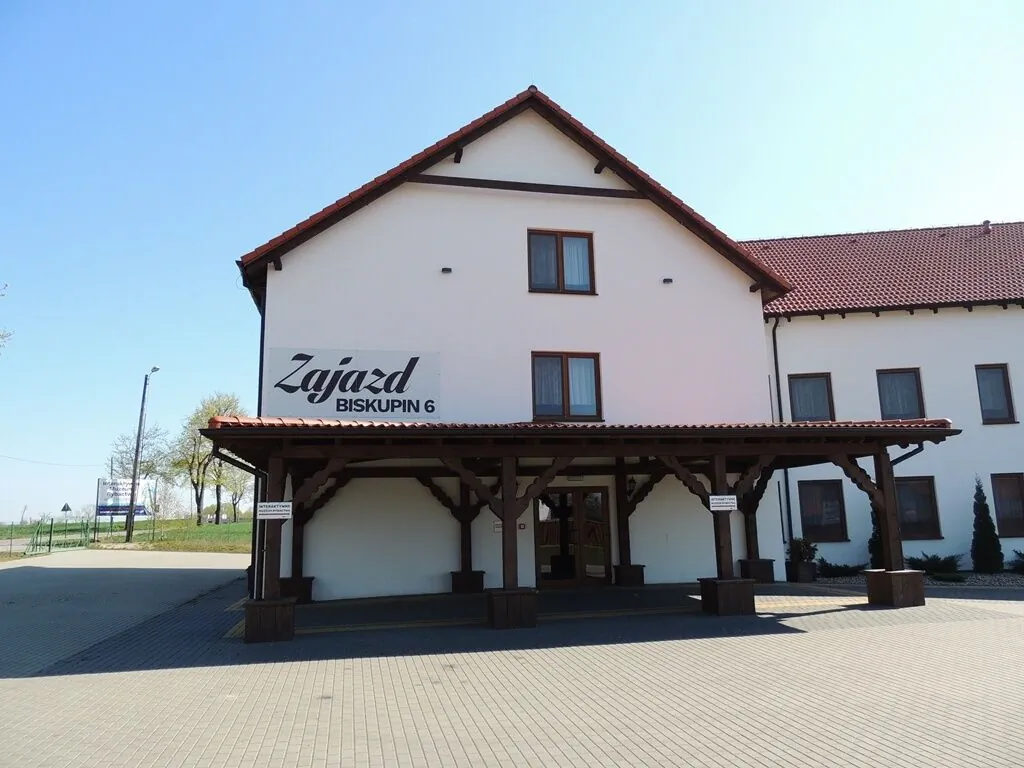 Zajazd w Biskupinie Biskupin