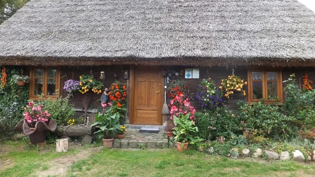 Chata pod strzechą Zalesie Królewskie Bory Tucholskie