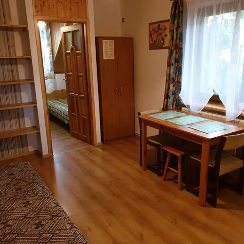 pok&oacute;j nr 4 (pok&oacute;j dzienny)