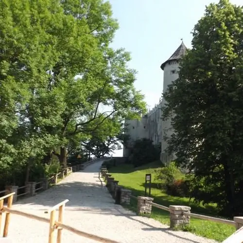 Zamek Niedzica 10 min pieszo