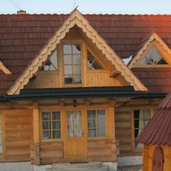 Drewniany domek w Gronkowie Gronków