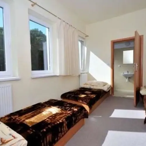 Ośrodek Kolonijno - Wypoczynkowy UROCZYSKO Uherce Mineralne Zwierzyń 19 k/Soliny