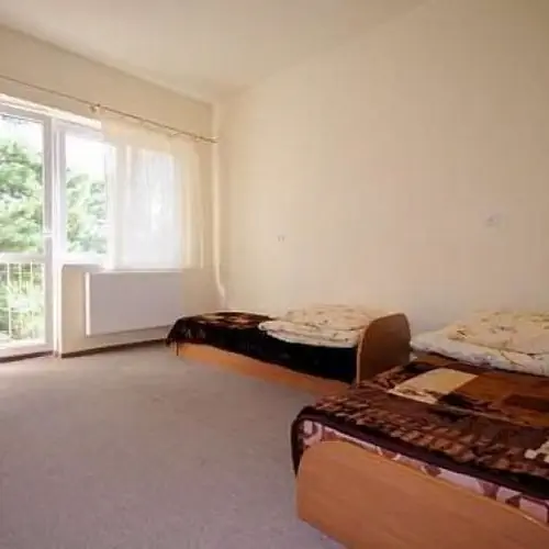 Ośrodek Kolonijno - Wypoczynkowy UROCZYSKO Uherce Mineralne Zwierzyń 19 k/Soliny