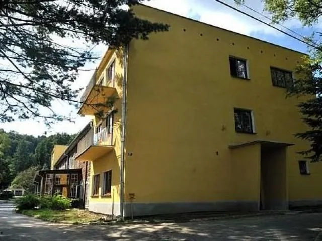 Ośrodek Kolonijno - Wypoczynkowy UROCZYSKO Uherce Mineralne Zwierzyń 19 k/Soliny