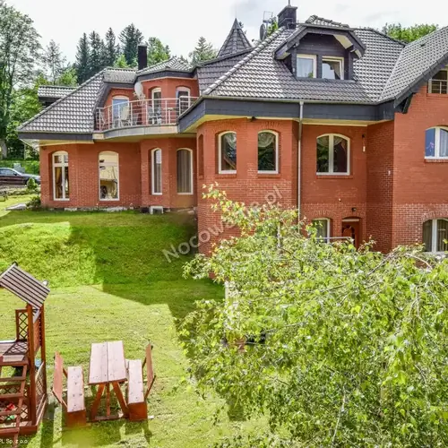 Podw&oacute;rze, plac zabaw