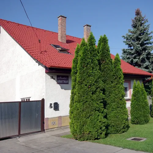 Az apartmanh&aacute;z főbej&aacute;rata.