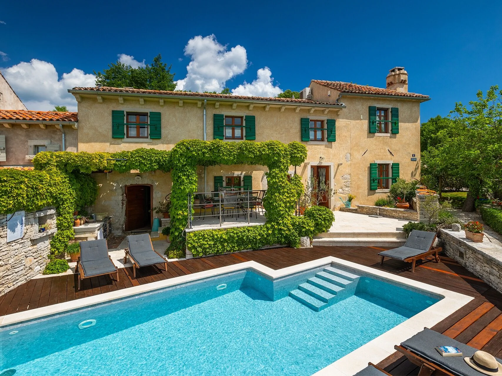 Luxury Villa With A Swimming Pool Trget, Raša - 7247 Trget