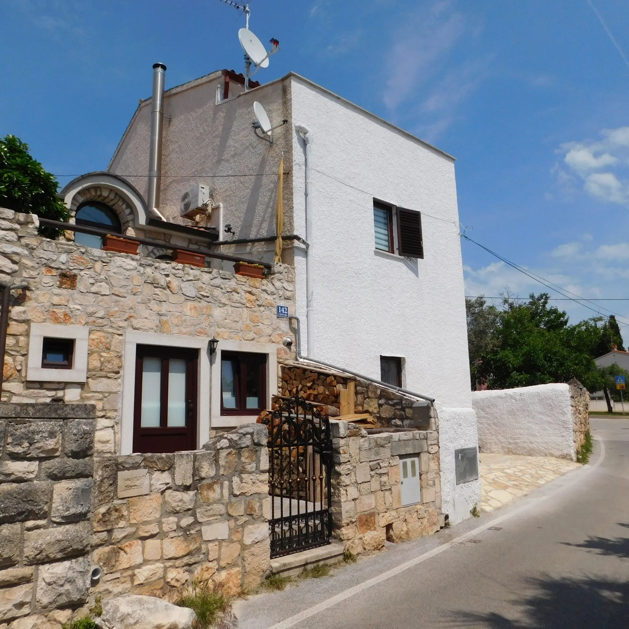 Apartments Suncokret Medulin