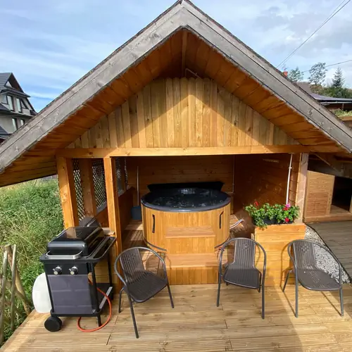 Strefa Relaksu - szałas z gorącym jakuzzi