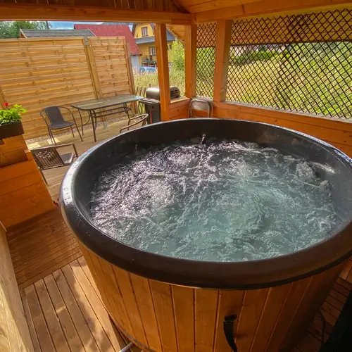 Strefa Relaksu - szałas z gorącym jakuzzi