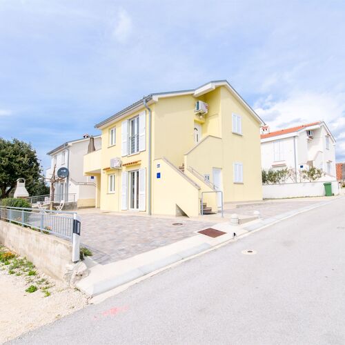 Apartments Andrea Mandre