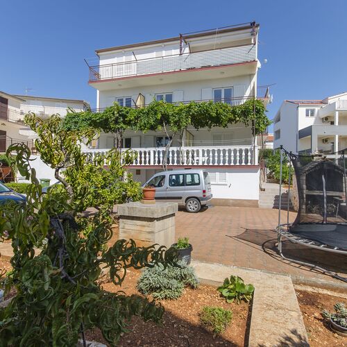 Apartments Nera Primosten