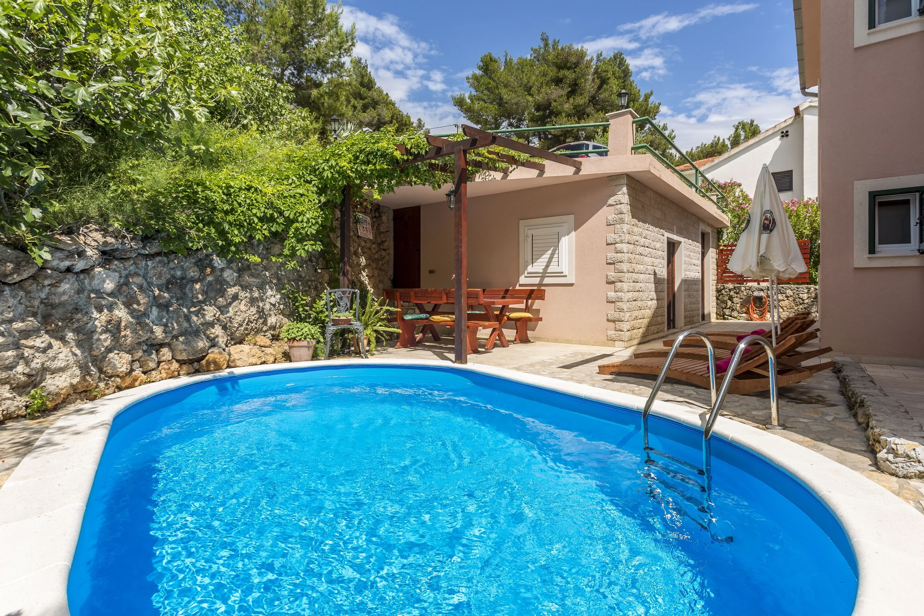Seaside Apartments With A Swimming Pool Medići, Omiš - 7461 Medići