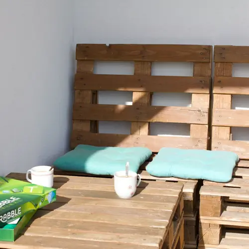 Terasz raklap b&uacute;torokkal