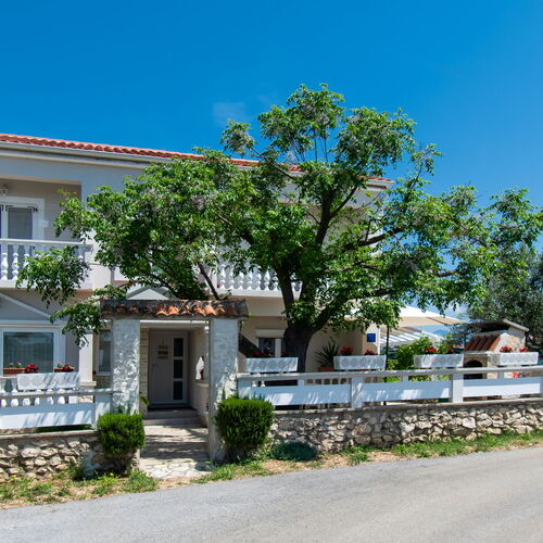 Apartment Ivan Vrsi  2