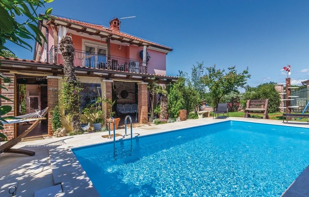 Family-friendly Apartments With Swimming Pool Fratrici, Umag - 14384 Fratrici