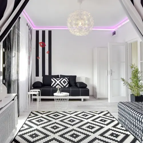 Black&White Deluxe Lakoszt&aacute;ly