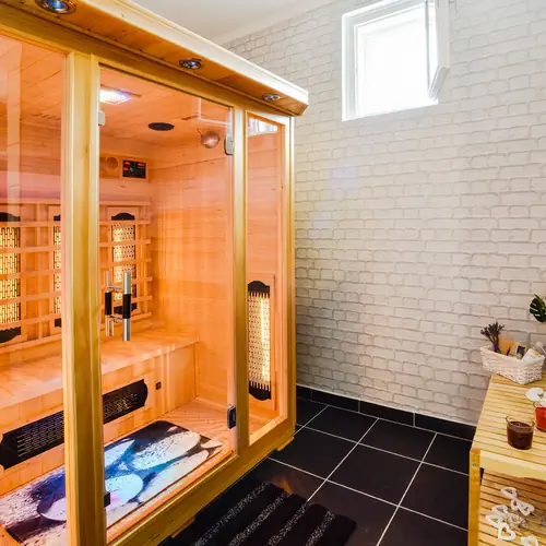 Black&White Deluxe Lakoszt&aacute;ly infraszaun&aacute;val