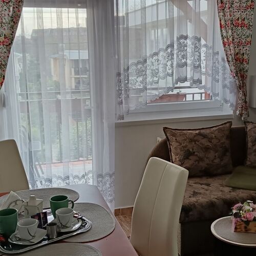 2.apartman, konyha-nappali, kijárat az erkélyre