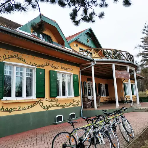 Királyszállás Nagy-Magyarország Park Panzió és Szabadidőközpont Isztimér-Várpalota