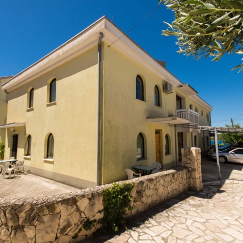Apartments Pero Okrug Gornji  2