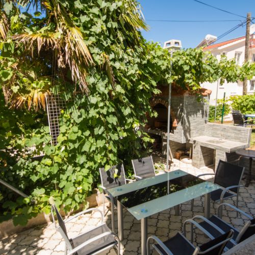 Apartments Pero Okrug Gornji  3