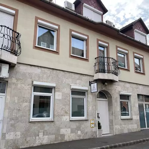 Pacsirta Apartmanház Eger 002 kép