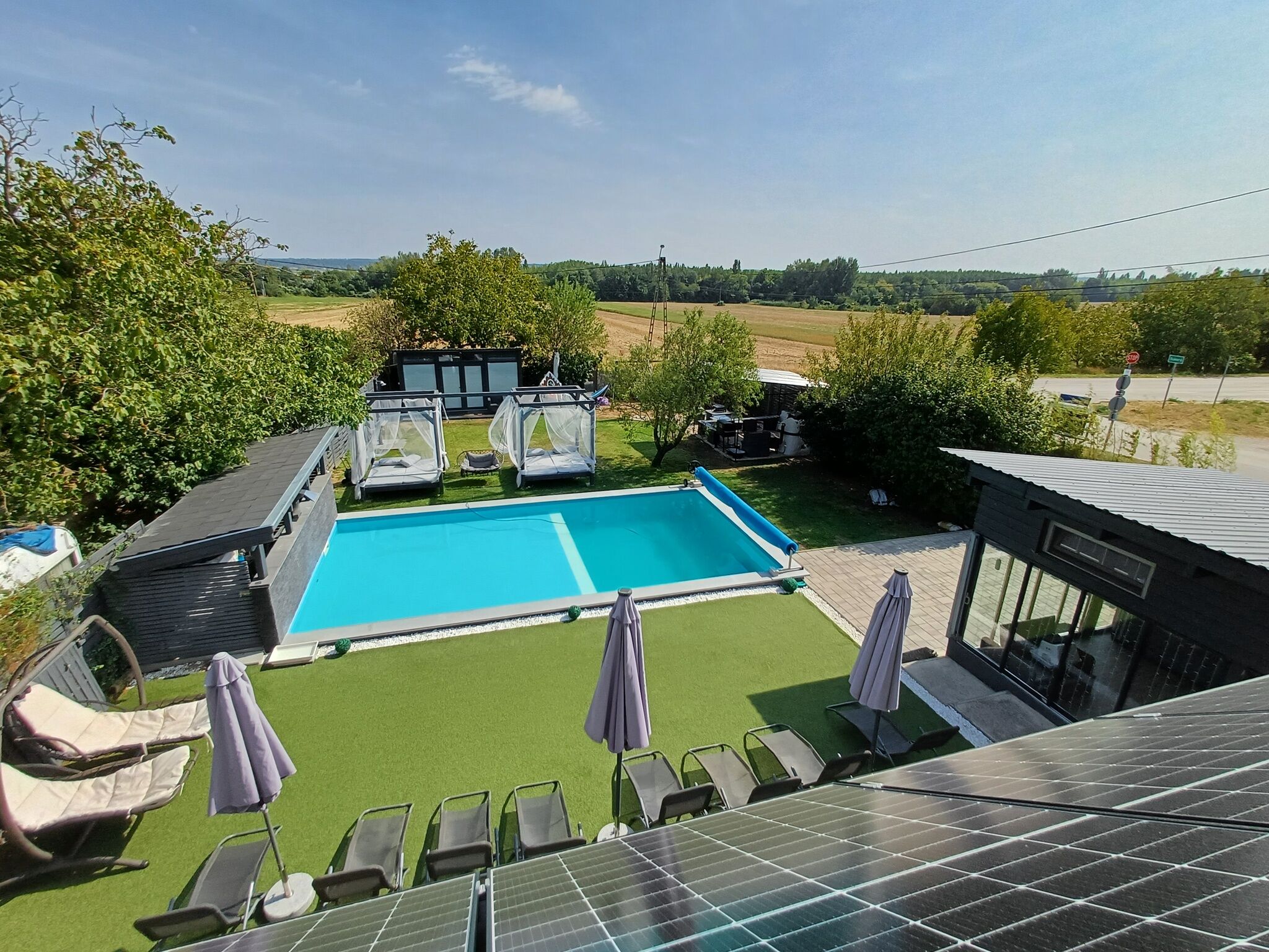 VelenceSun Medencés Apartmanház Velence