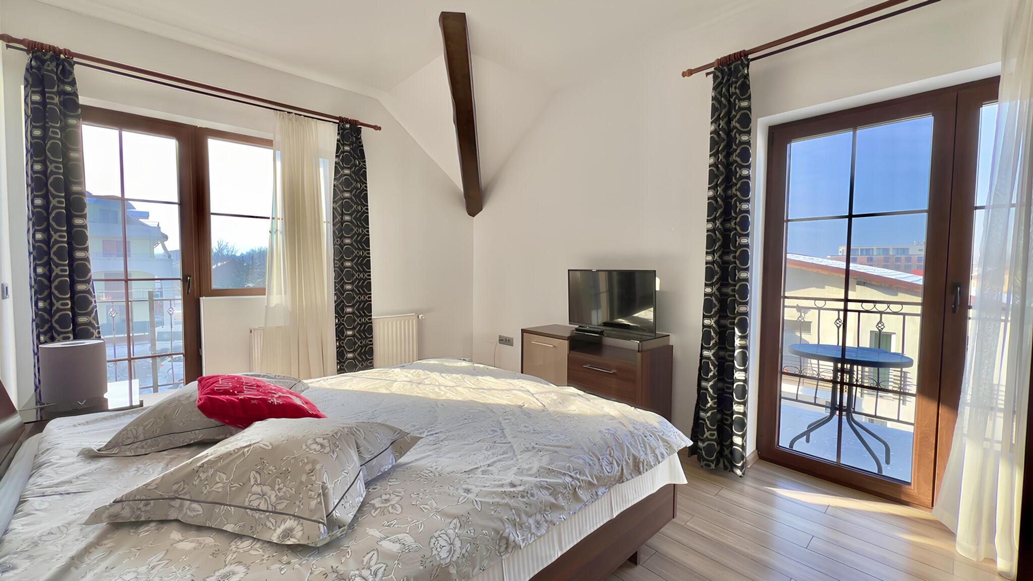 Apartamente delux vedere la munte