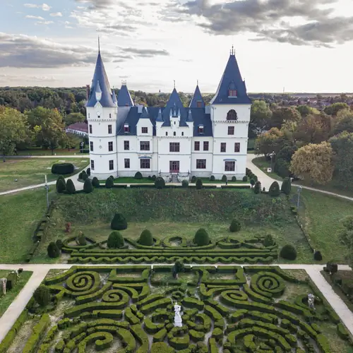 Andr&aacute;ssy-kast&eacute;ly