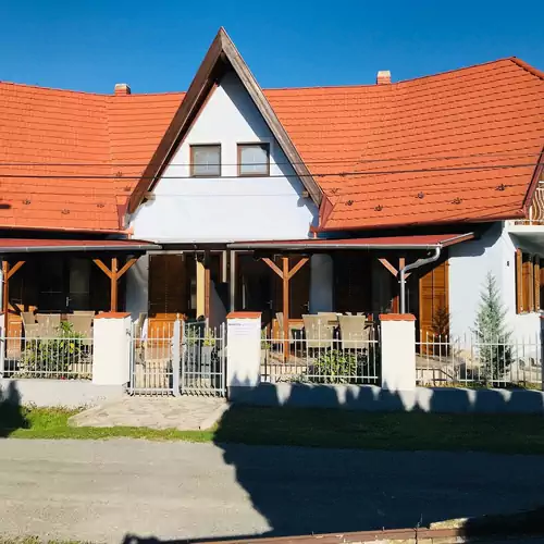 Bonita Apartmanház Balatonmáriafürdő 004 kép