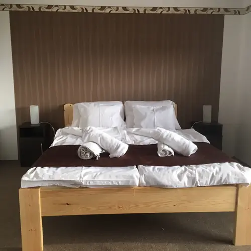 emeleti h&aacute;l&oacute;