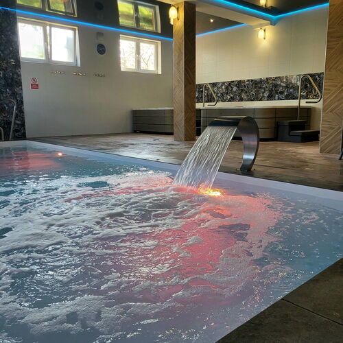 Basen rekreacyjny i jacuzzi